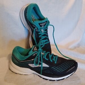 Brooks Women's Athletic Shoes - Black and Teal Women's Size 9